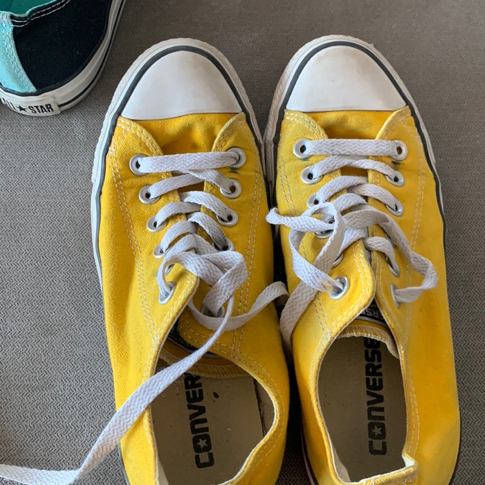 Mens 5, women 7 lightly worn converse